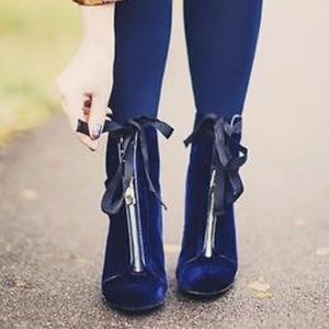 Blue Velvet Zara Booties w/ Gold Zip & Bow sz: 7.5